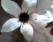 Como Fazer Flor de Garrafa Pet Fácil (10)