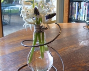 vasinhos-de-flores-com-lampadas (2)