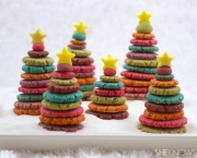 como fazer árvore de natal comestível de biscoitos coloridos passo5