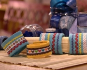 como-fazer-pulseiras-artesanais-de-arame-e-tecido (3)