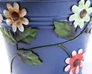 Como Fazer Vasos de Flores com Latas (12)