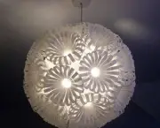 luminária feita com copos cortados